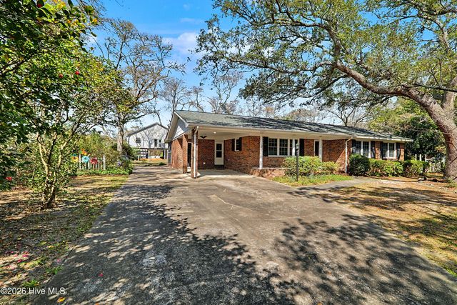 101 NE 40th Street, Oak Island, NC 28465