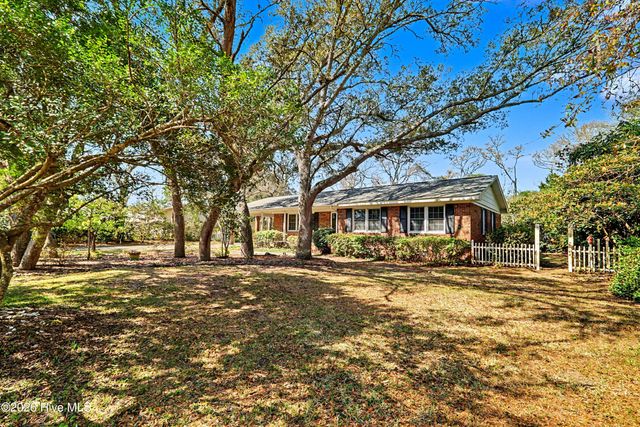 101 NE 40th Street, Oak Island, NC 28465