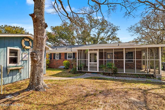 101 NE 40th Street, Oak Island, NC 28465