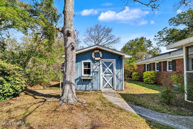 101 NE 40th Street, Oak Island, NC 28465