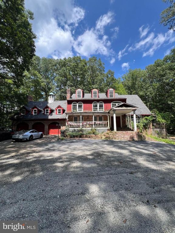 8605 RUNNING FOX CT, Fairfax Station, VA 22039