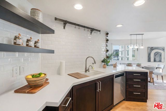 435 Arnaz Drive 304, Los Angeles, CA 90048