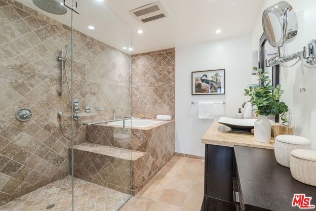 435 Arnaz Drive 304, Los Angeles, CA 90048