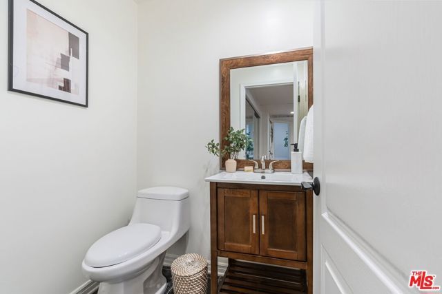 435 Arnaz Drive 304, Los Angeles, CA 90048