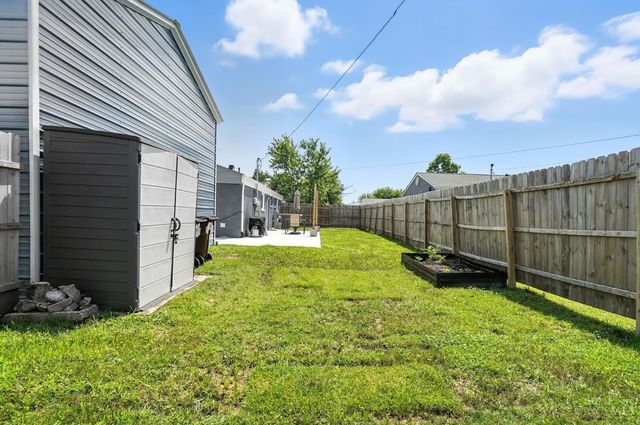 218 Woodfield Drive, Brookville, OH 45309