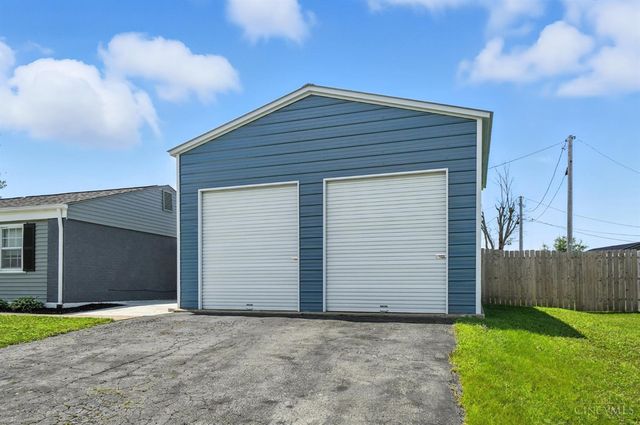 218 Woodfield Drive, Brookville, OH 45309