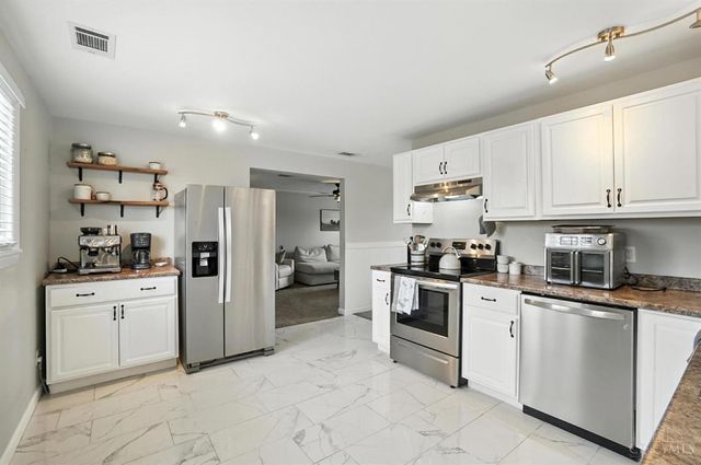 218 Woodfield Drive, Brookville, OH 45309