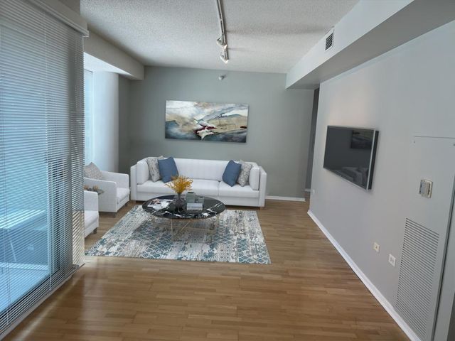 1720 Maple Avenue 204, Evanston, IL 60201