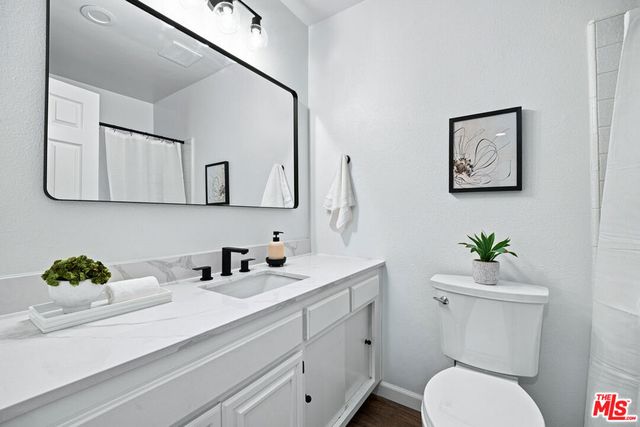 21811 Saticoy Street 23, Los Angeles, CA 91304