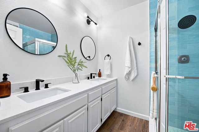 21811 Saticoy Street 23, Los Angeles, CA 91304