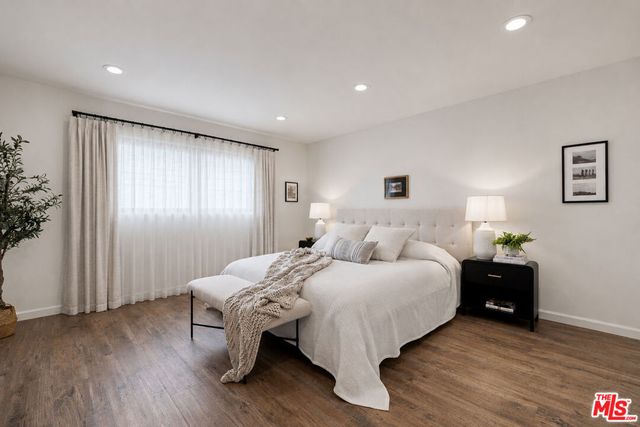 21811 Saticoy Street 23, Los Angeles, CA 91304
