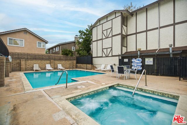 21811 Saticoy Street 23, Los Angeles, CA 91304