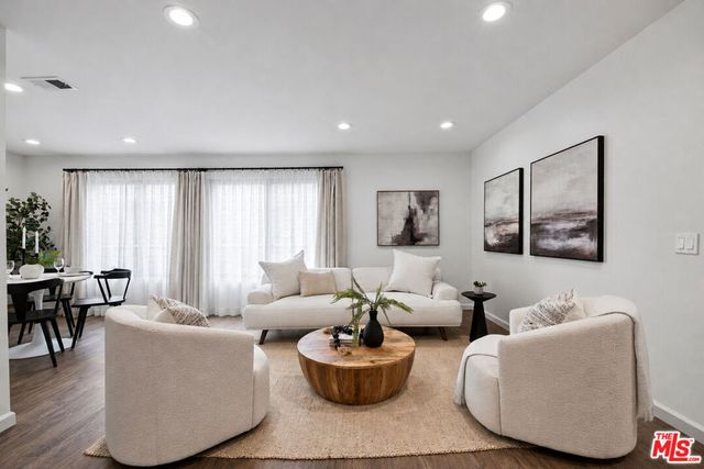 21811 Saticoy Street 23, Los Angeles, CA 91304