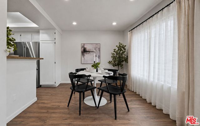 21811 Saticoy Street 23, Los Angeles, CA 91304