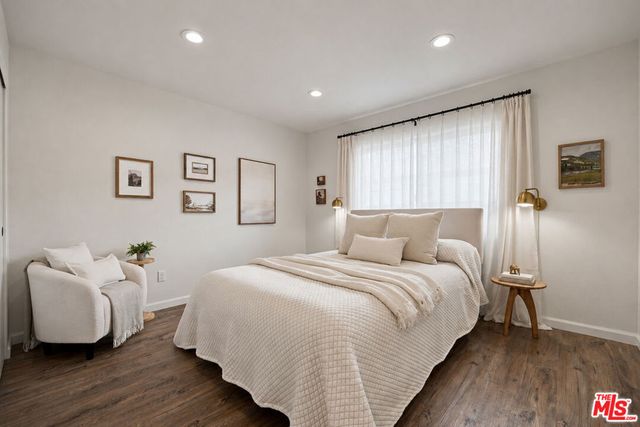 21811 Saticoy Street 23, Los Angeles, CA 91304
