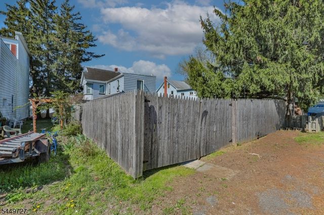 389 Grant St, Phillipsburg Town, NJ 08865