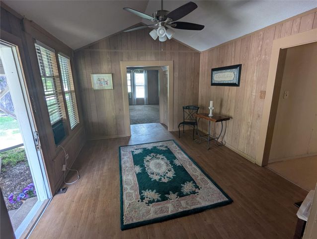 1319 Grace ST, Taylor, TX 76574