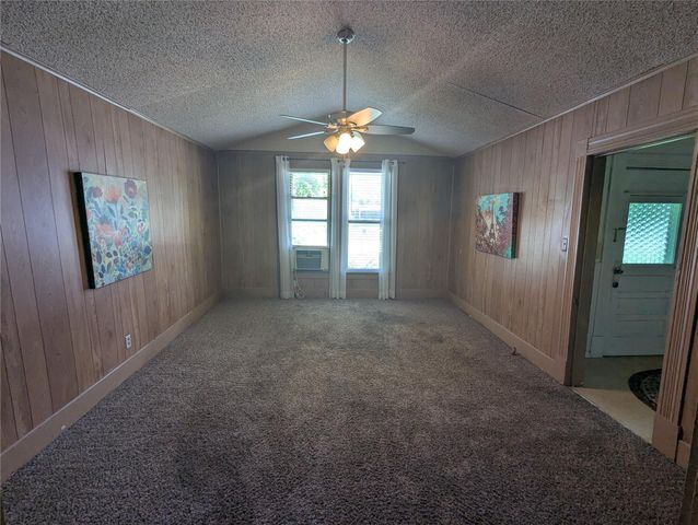 1319 Grace ST, Taylor, TX 76574