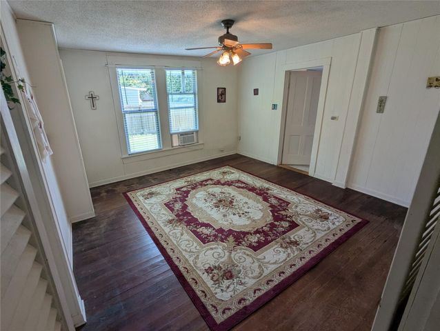 1319 Grace ST, Taylor, TX 76574