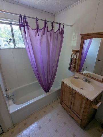 1319 Grace ST, Taylor, TX 76574