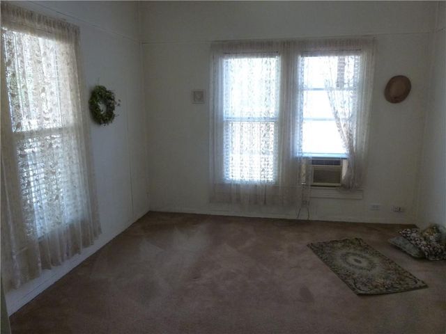 1319 Grace ST, Taylor, TX 76574