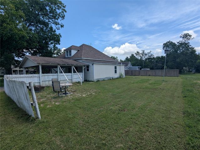 1319 Grace ST, Taylor, TX 76574
