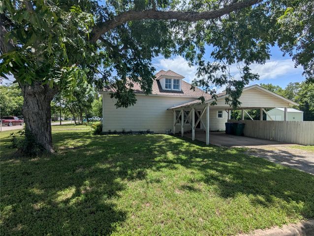 1319 Grace ST, Taylor, TX 76574