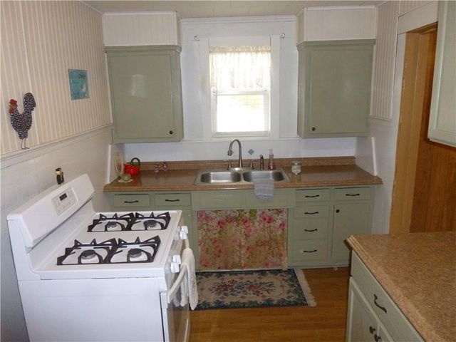 1319 Grace ST, Taylor, TX 76574