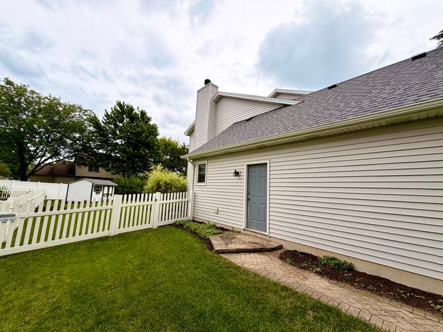 300 Savoy Drive, Shorewood, IL 60404