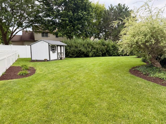300 Savoy Drive, Shorewood, IL 60404