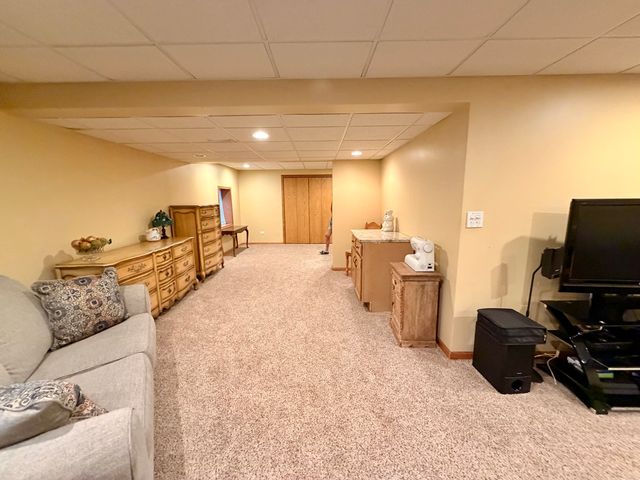 300 Savoy Drive, Shorewood, IL 60404