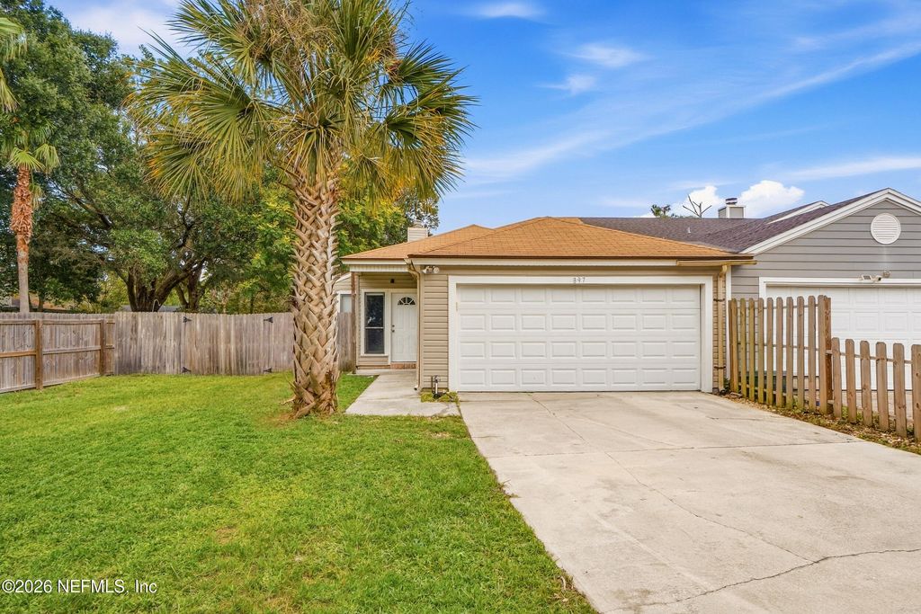 897 CANDLEKNOLL Lane, Jacksonville, FL 32225