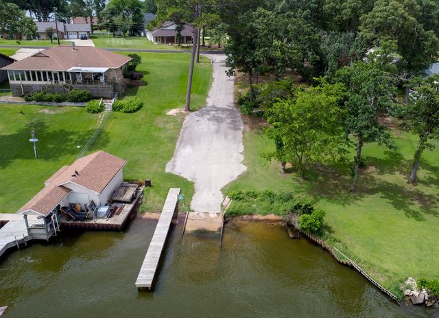 21750 Lakewood Lane, Chandler, TX 75758