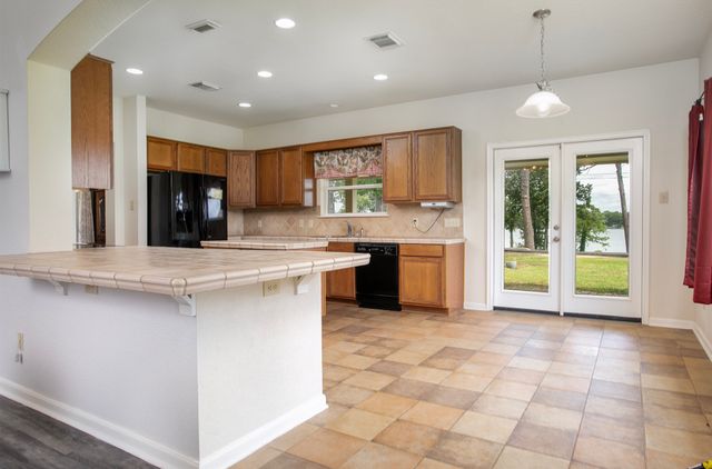 21750 Lakewood Lane, Chandler, TX 75758