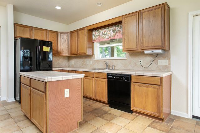 21750 Lakewood Lane, Chandler, TX 75758