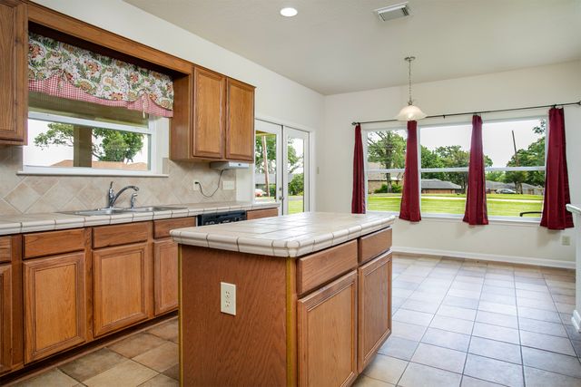 21750 Lakewood Lane, Chandler, TX 75758