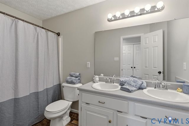 5300 Nairn Ln, Chester, VA 23831