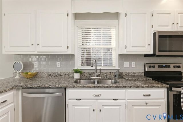 5300 Nairn Ln, Chester, VA 23831