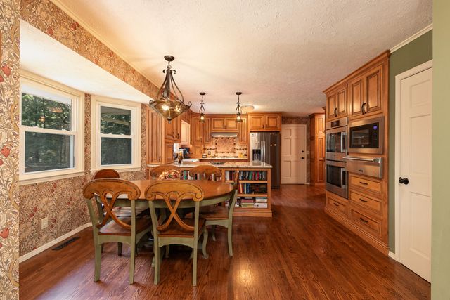 2926 S Versailles Avenue, Springfield, MO 65804