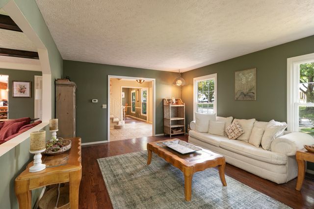 2926 S Versailles Avenue, Springfield, MO 65804