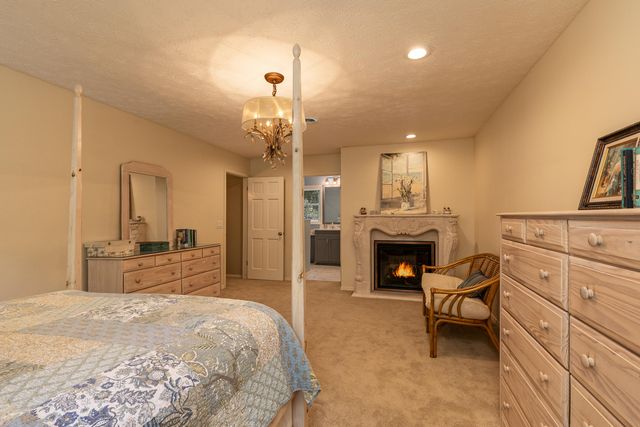 2926 S Versailles Avenue, Springfield, MO 65804