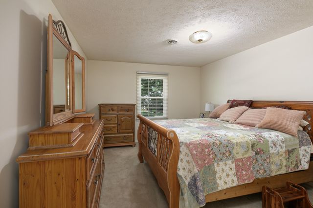 2926 S Versailles Avenue, Springfield, MO 65804