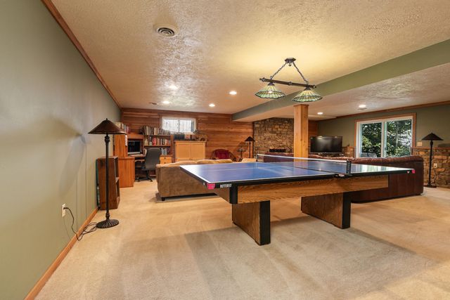2926 S Versailles Avenue, Springfield, MO 65804