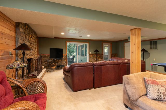 2926 S Versailles Avenue, Springfield, MO 65804