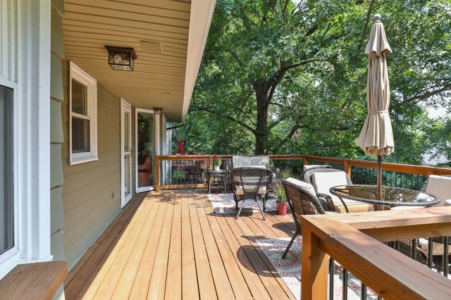 2926 S Versailles Avenue, Springfield, MO 65804