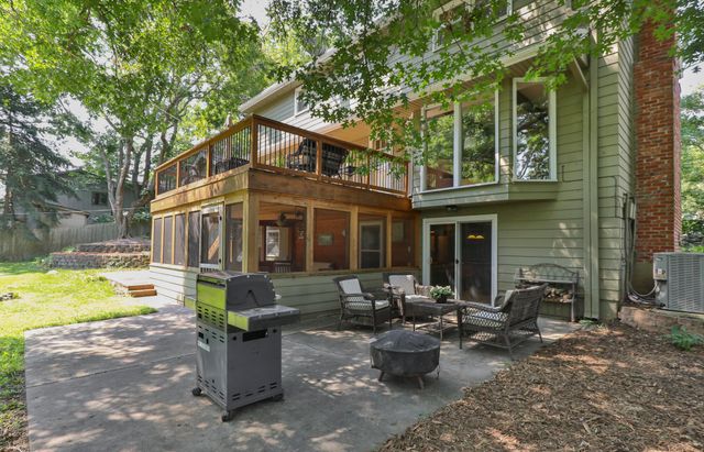 2926 S Versailles Avenue, Springfield, MO 65804