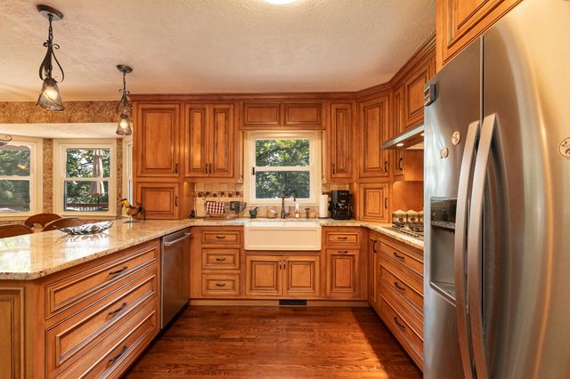 2926 S Versailles Avenue, Springfield, MO 65804