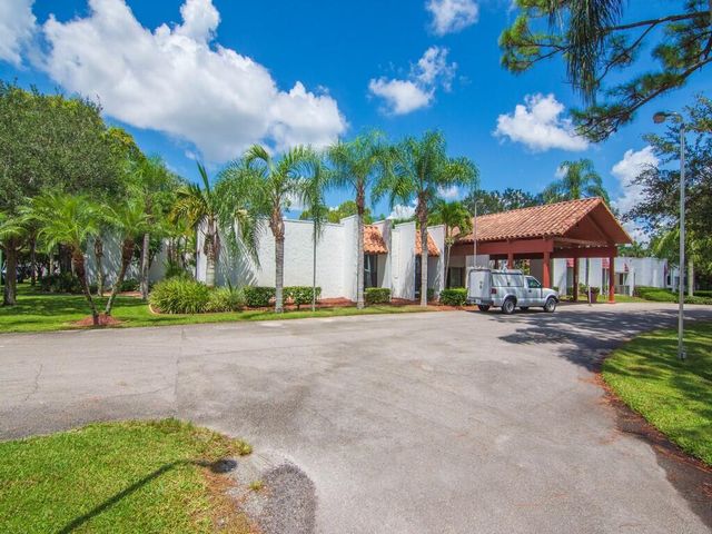 9 SE Kassaba Lane, Port St Lucie, FL 34952