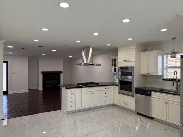 9942 Mixon Drive, Dallas, TX 75220