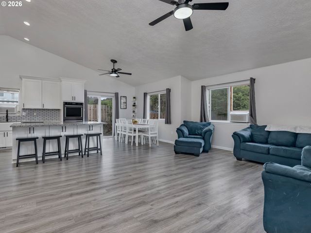 19108 WELLESLEY Ave, Sandy, OR 97055